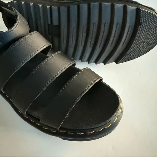 Dr. Martens Blaire Hydro Leather Strap Sandals in Black. Size 9 - Image 7