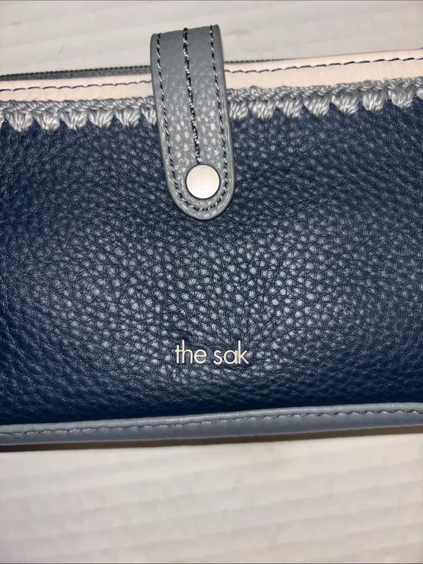 The Sak Iris Smartphone Crossbody Blue And Gray Leather Outside Adjustable Strap - Image 6