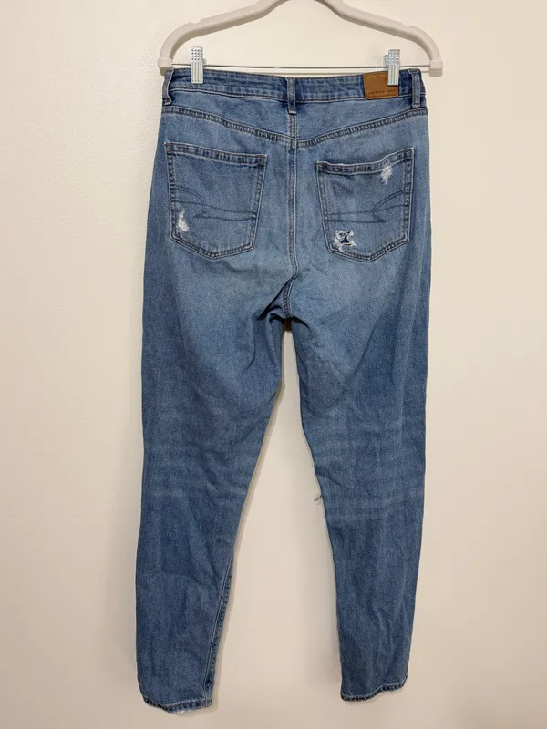 AE Mom Jean Size 8 long Distressed - Image 6