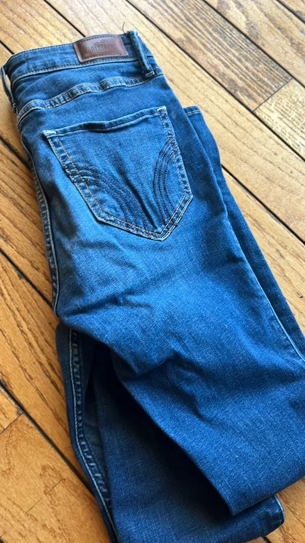 Hollister High Rise Super Skinny Denim - Image 5