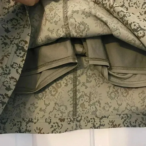 Eddie Bauer Travex Skort Womens‎ 10 Olive Green Floral Hiking Outdoor Skirt - Image 3