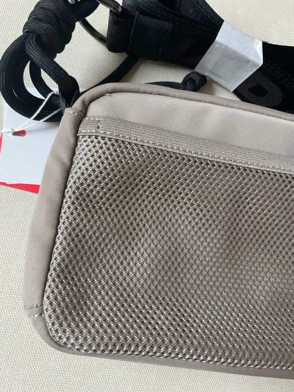 Lululemon Team Canada Future Legacy Easy Access Bag 1.5L COC CPC Logo - Image 12