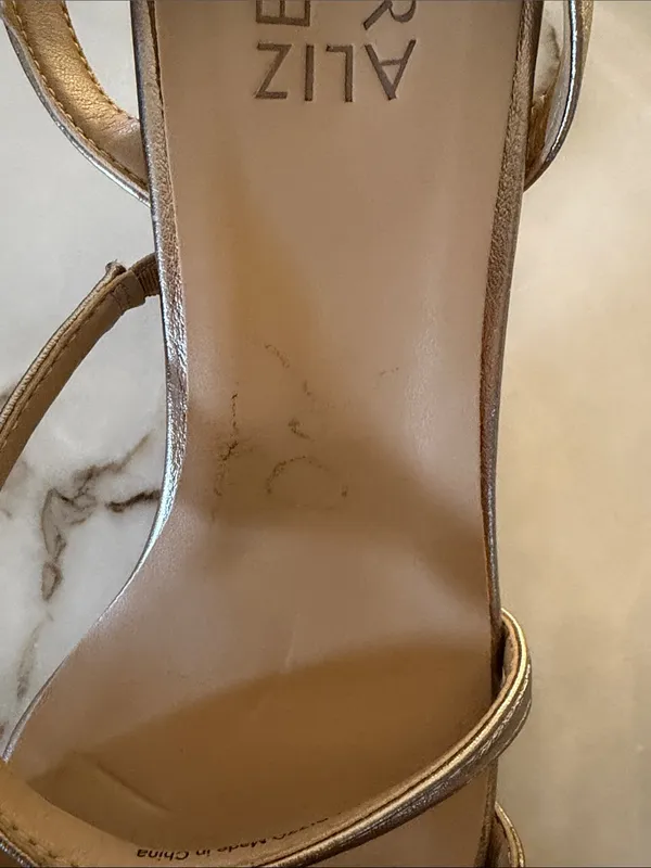 Naturalizer Rizzo gold heels - Image 8