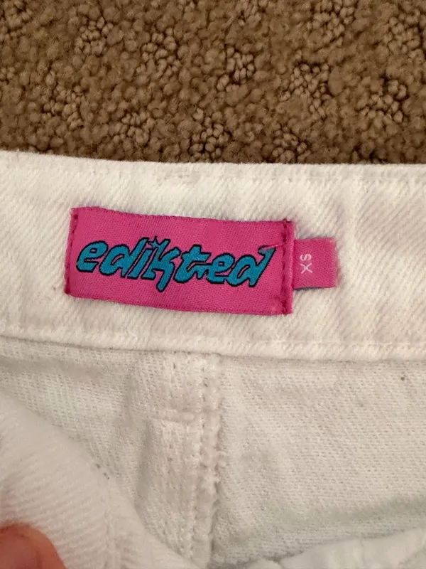 Edikted Petite Jeans Low-Rise - Image 2