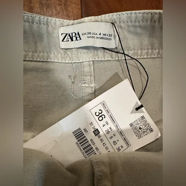 Zara Women's Beige Flat Front Cargo Pants - Image 4