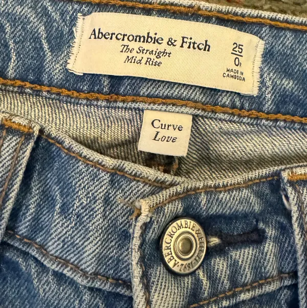 Abercrombie & Fitch Curve Love Mid Rise Straight Jeans - Image 6