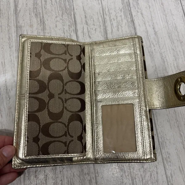 Coach turn lock Signature Brown Tan Gold Wallet With Insert - Image 4