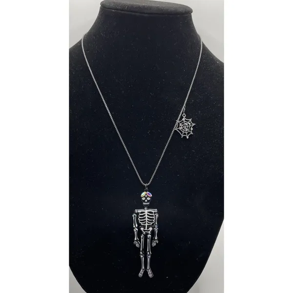 Betsey Johnson Glow In The Dark Adjustable Halloween Skeleton Necklace Goth - Image 4