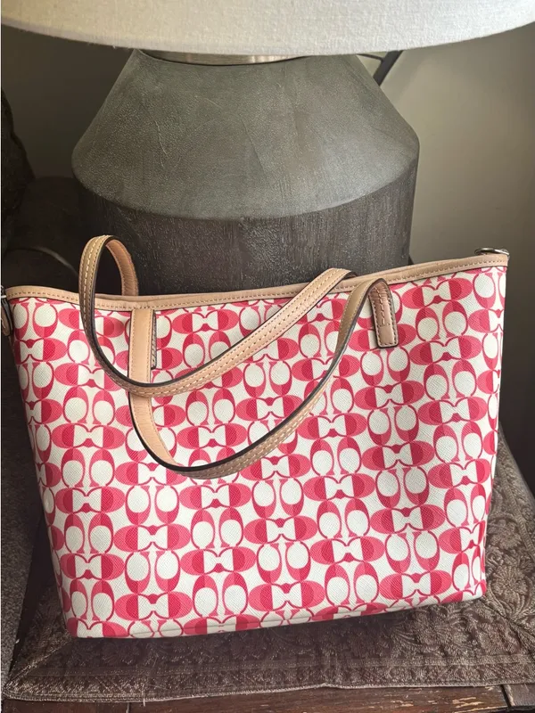 Authentic coach 1941 C monogram signature coated leather trim leather tote - Image 7
