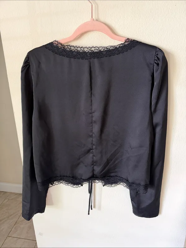 Gianni bini black satin goth lace square neck tie front top blouse L - Image 5