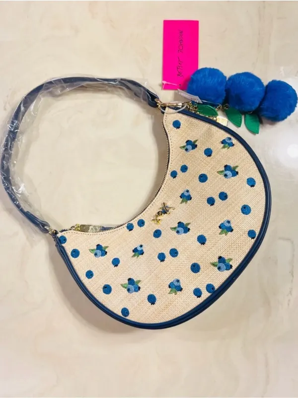 🫐👜BETSEY JOHNSON Straw Blueberry Shoulder Bag With Blueberry Pom-Pom Charm - Image 9