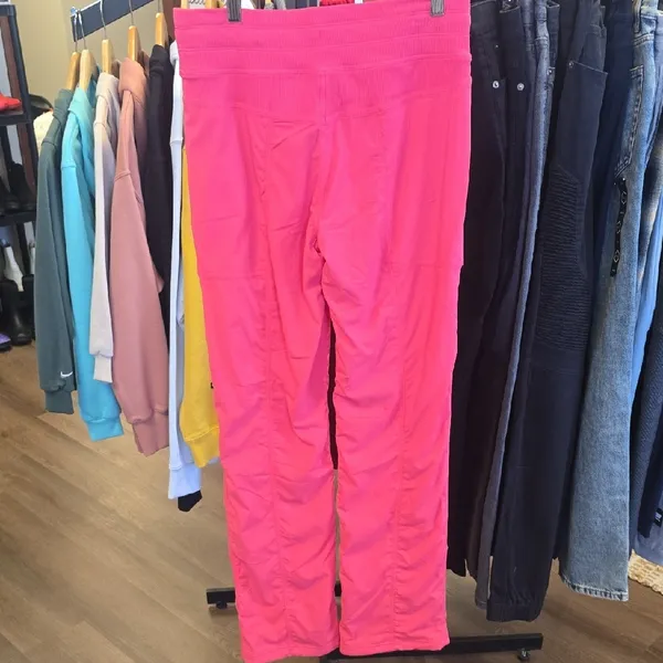 Lululemon Athletica Hot Pink Activewear - Image 5