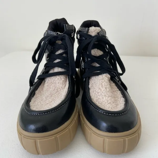Universal Threads NWOT women’s black cream Kimber Sherpa tongue boots size 6.5‎ - Image 2