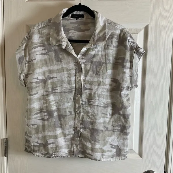 Sanctuary Camo Linen Blend Button Down Short Sleeve Shirt Large - Image 2