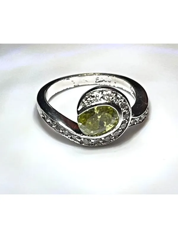 Vintage Y2K EDCO Silver Tone Simulated Peridot & White Crystal Swirl ByPass Ring - Image 5