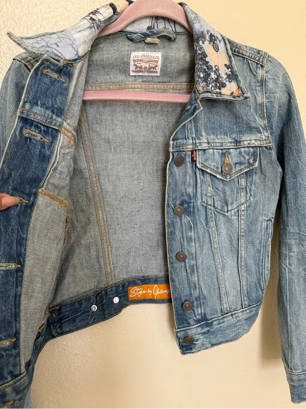 Levi’s XS Custom Motorcycle Graphic Cropped Denim Trucker Jacket - Image 5