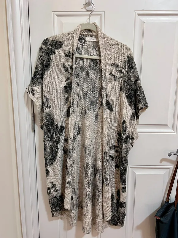 Abercrombie Floral Cardigan - Image 2