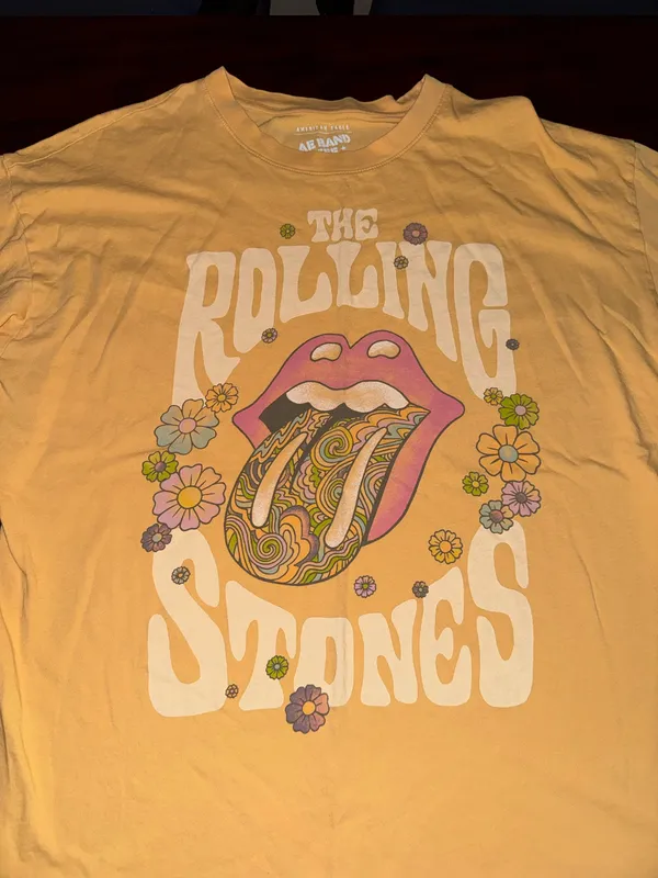 American Eagle Rolling Stones Band Yellow Short Sleeve Graphic Tee Size Medium - Image 2