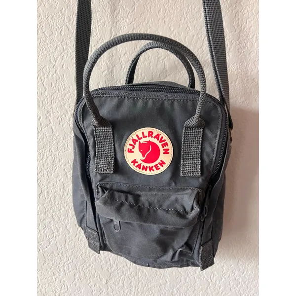 Fjällräven Kånken Sling Bag Graphite Gray Crossbody - Image 2