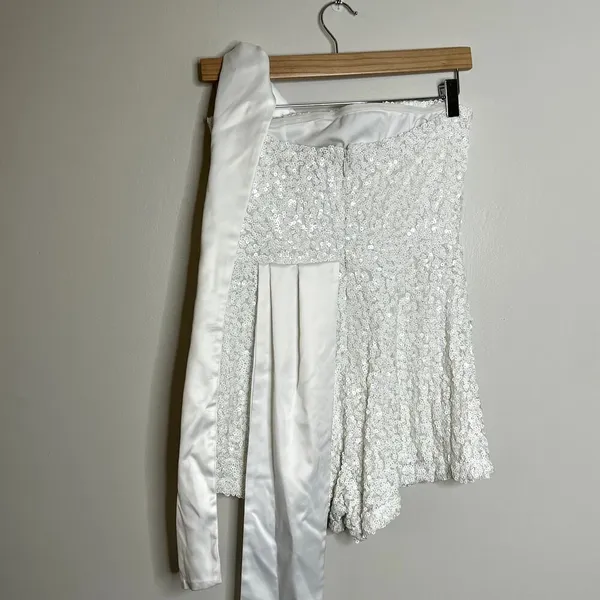 Bella & Bloom Sequin Satin Shoulder Tie Romper White Size M - Image 5