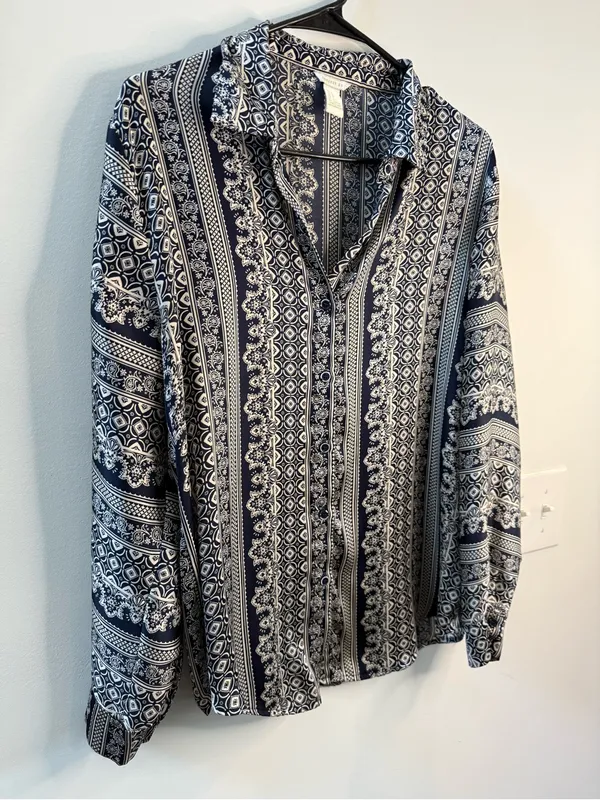 Forever 21 Navy and White Patterned Long-Sleeve Shirt - Image 3