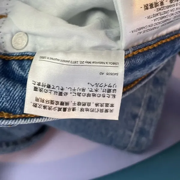 Levis Wedgie‎ Distressed Knee Jean in Blue Size 28 - Image 8