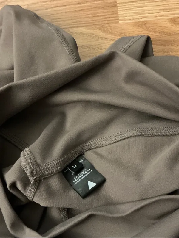 Balance Athletica Taupe High-Rise Leggings Size Medium - Image 3