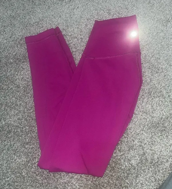 Lululemon PINK leggings size 4 really only wore a couple times great condition - Image 3