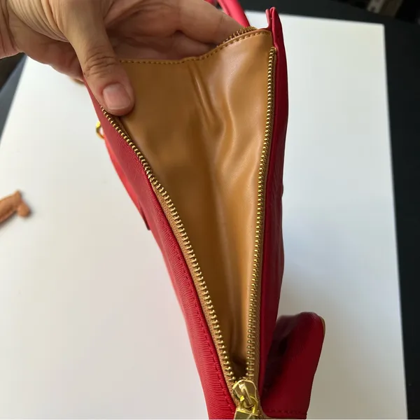 JOY & IMAN Red leather expandable bag - Image 6