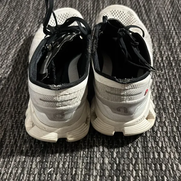 On Cloud Cloud X 3 Shoes White Black Running Size 7 - Image 5