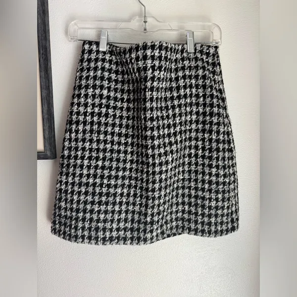 LOFT Black and White Houndstooth Mini Skirt - Image 2