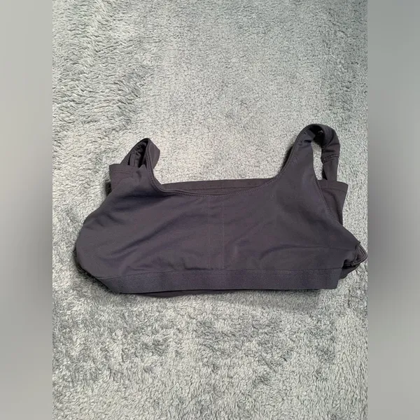 Fabletics cropped tank top with built in shelf bra - Image 7