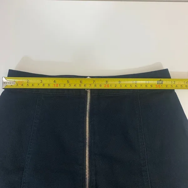 H&M Divided Women's Size 4 Black‎ Denim Mini Skirt Front Zip A-Line High Waisted - Image 3