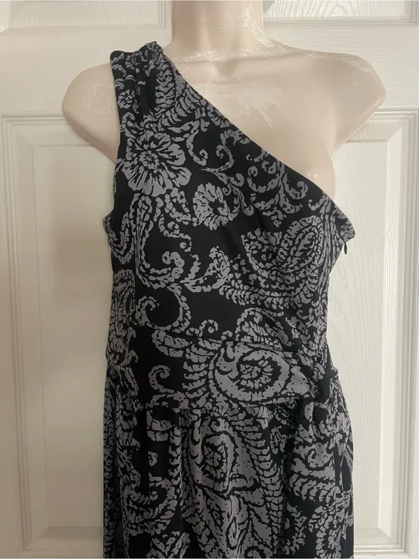 The Limited One-Shoulder Black and Gray Paisley Maxi‎ Dress Size M - Image 3