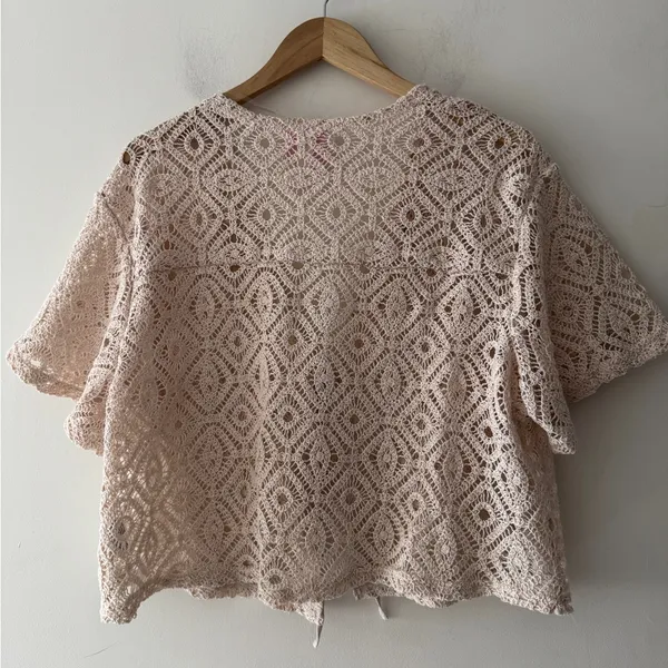 Future‎ Collective Alani Noelle Short Sleeve Tie Front Crochet Lace Stunning - Image 5
