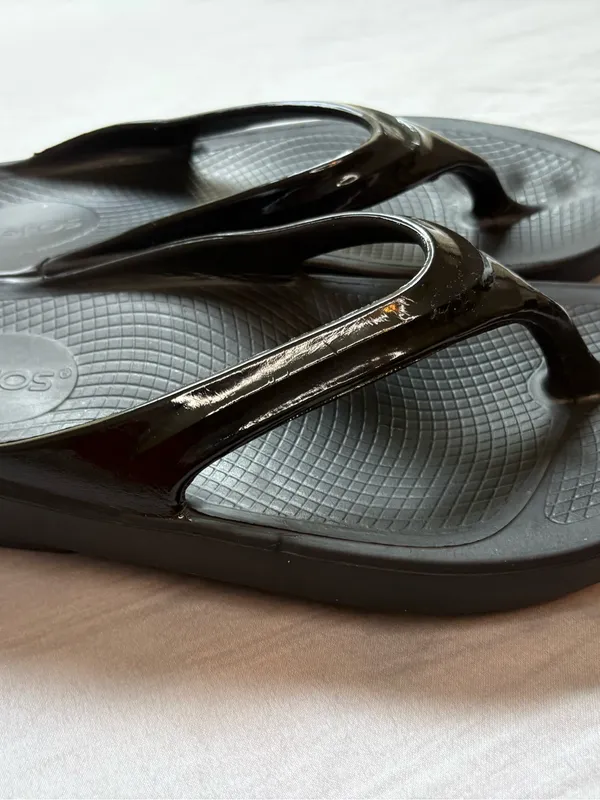 OOFOS OOlala Black Thong Recovery Sandals Flip Flops Women’s 9 - Image 8