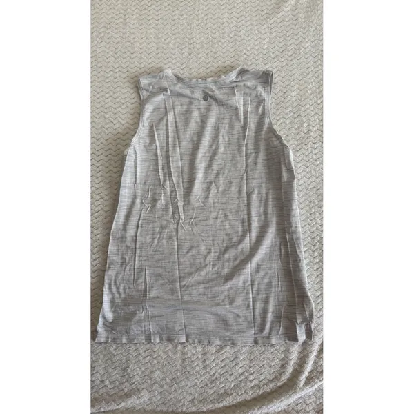 Lululemon Space Dye Heathered Grey Sleeveless Tank Top Side Slits Size 4 flaw - Image 2