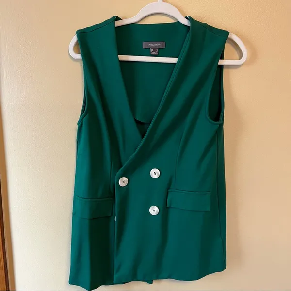 Primark Emerald Sleeveless Vest with White Buttons - Image 6