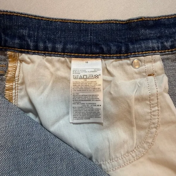 Old Navy Mid-Rise Medium Rinse Boyfriend Denim Distressed Raw Hem Jeans Plus 18 - Image 6