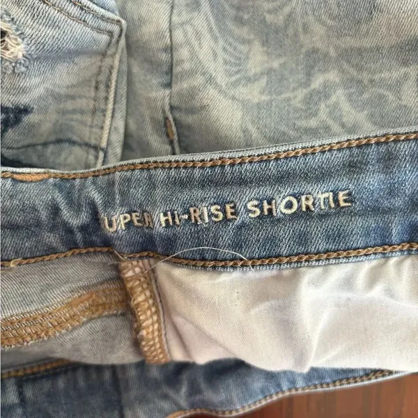 American Eagle Super Hi-Rise Shortie Palm Print Jean Shorts Size 6 - Image 2