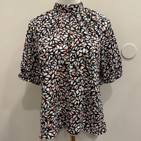 Evereve‎ Penny XS Mock Neck Puff Sleeve Leaf Print Blouse Black Pink Preppy Work - Image 2