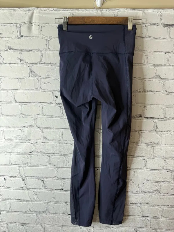 Women’s lululemon  Navy Performance leggings size 4 - Image 5