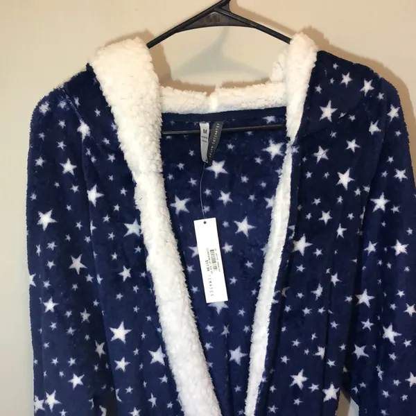 NWT Jaclyn Intimates robe with star design - Image 2