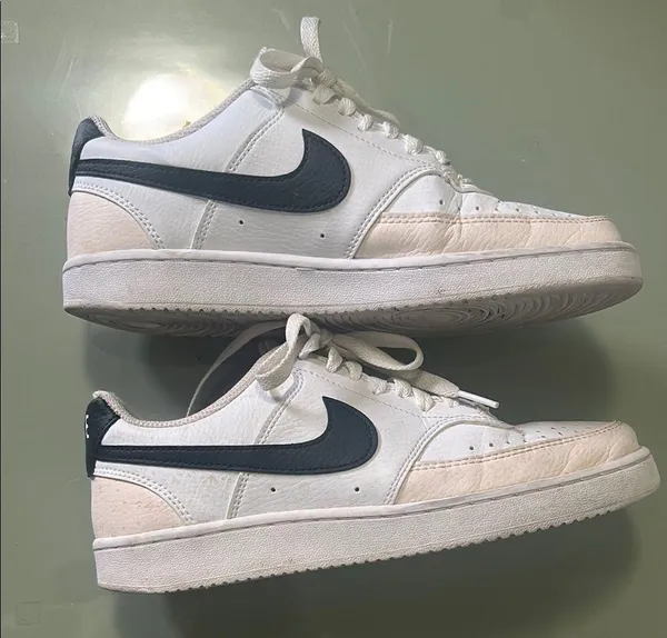 Nike White and Black Sneakers - Image 3