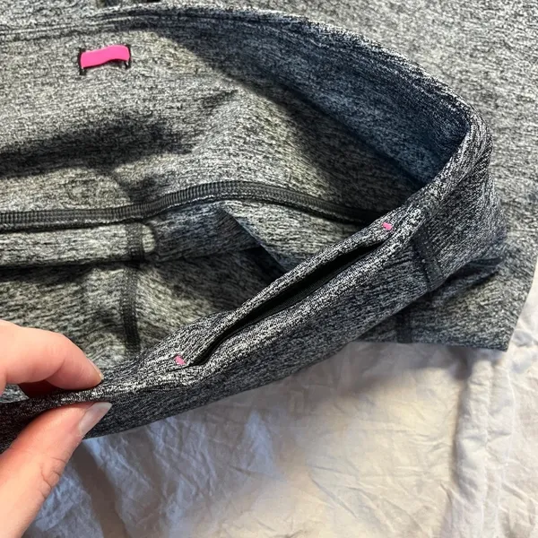 NWOT Victoria's Secret VSX Sport Knockout Capri Leggings - Image 7