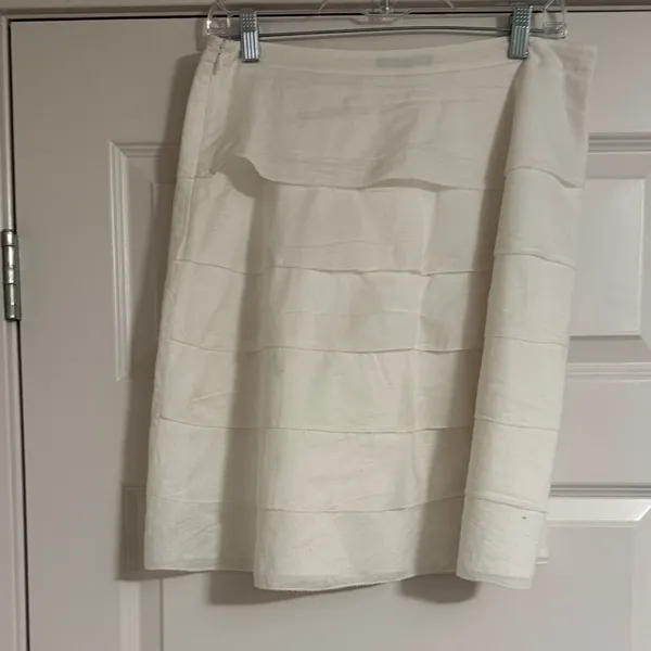 Ann Taylor Elegant White Lined Tiered Skirt - Image 4