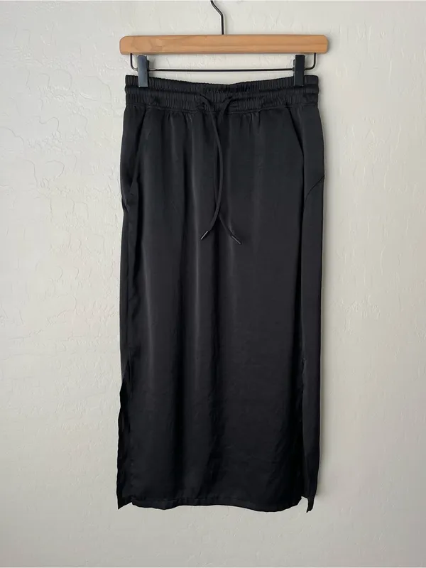Lululemon Glide Away midi Slip Skirt with pockets Black 6 - Image 4