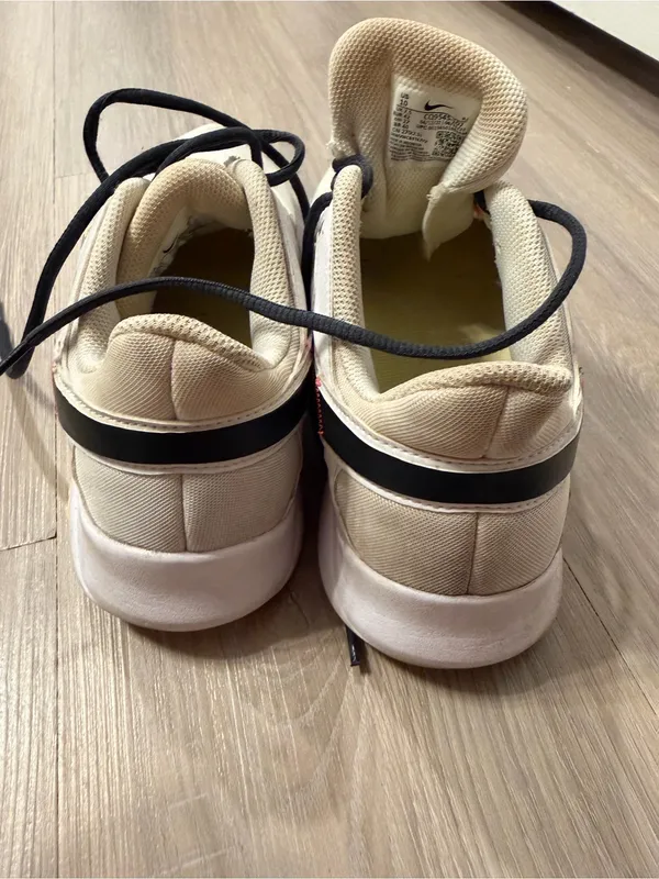 Nike (Size 10) - Image 4
