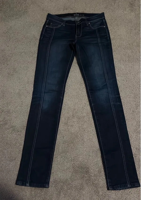 High waisted, dark washed jeans - Image 2