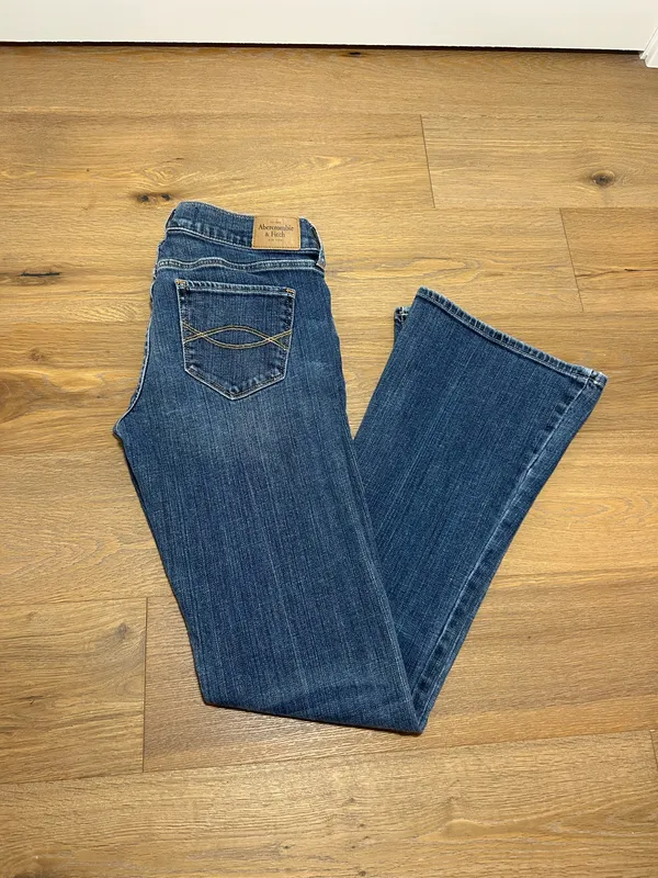 Size 4 Abercrombie and Fitch bootcut flare jeans - Image 3